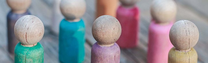 Bunte Holzspielfiguren